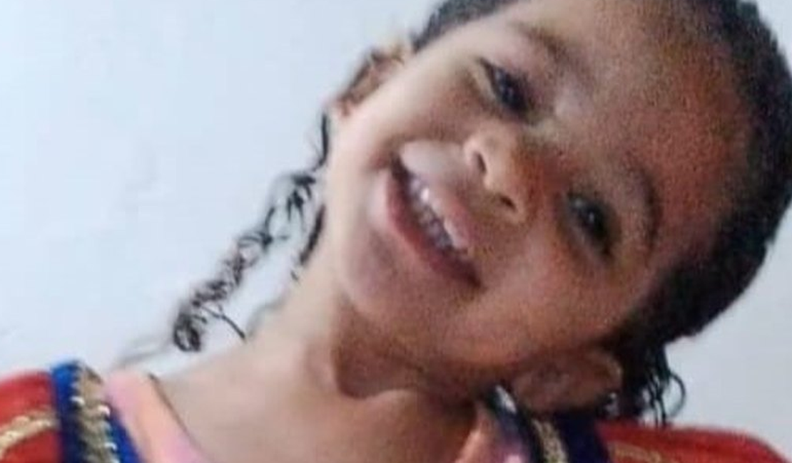 Veja a identidade da menina de três anos que morreu após ter sido baleada em casa, em Maceió