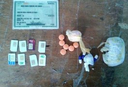 Mulher é presa tentando entrar em presídio com drogas e remédios 'tarja preta'