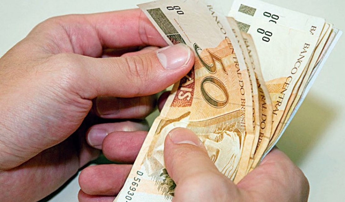 Prefeitura inicia pagamento da segunda faixa salarial e injeta mais de R$ 9 milhões na economia