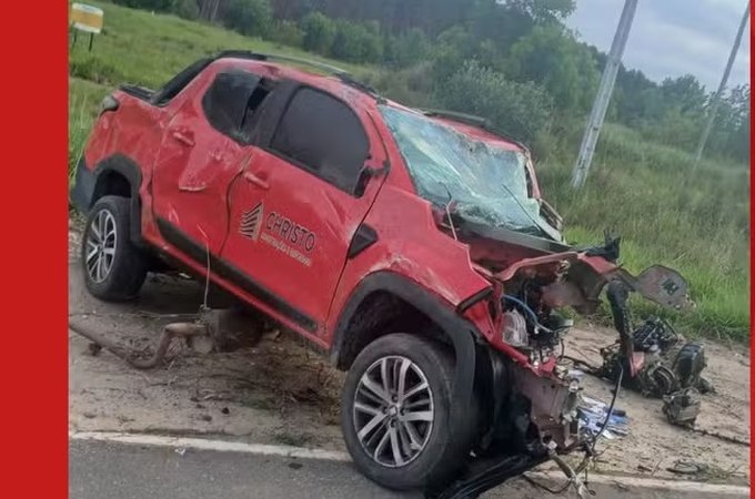 Batida entre quatro veículos deixa quatro mortos e sete feridos no sul da Bahia