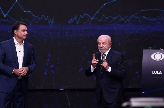 Quaest: Flávio Bolsonaro tem 45% e Lula, 44%, no 2º turno