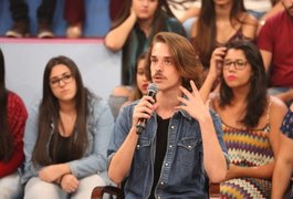 Ator soropositivo dá depoimento no 'Altas Horas': 'Desde a descoberta não me vitimei'