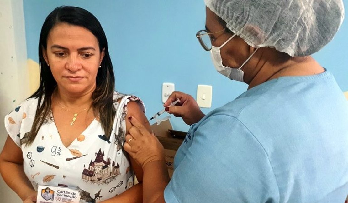 HEA promove vacinação contra a Influenza e Covid-19 para servidores