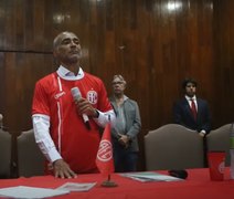 Romário é eleito presidente do America Football Club, no Rio