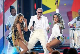 Claudia Leitte defende clipe da Copa: 'O Pitbull respeitou as nossas raízes'