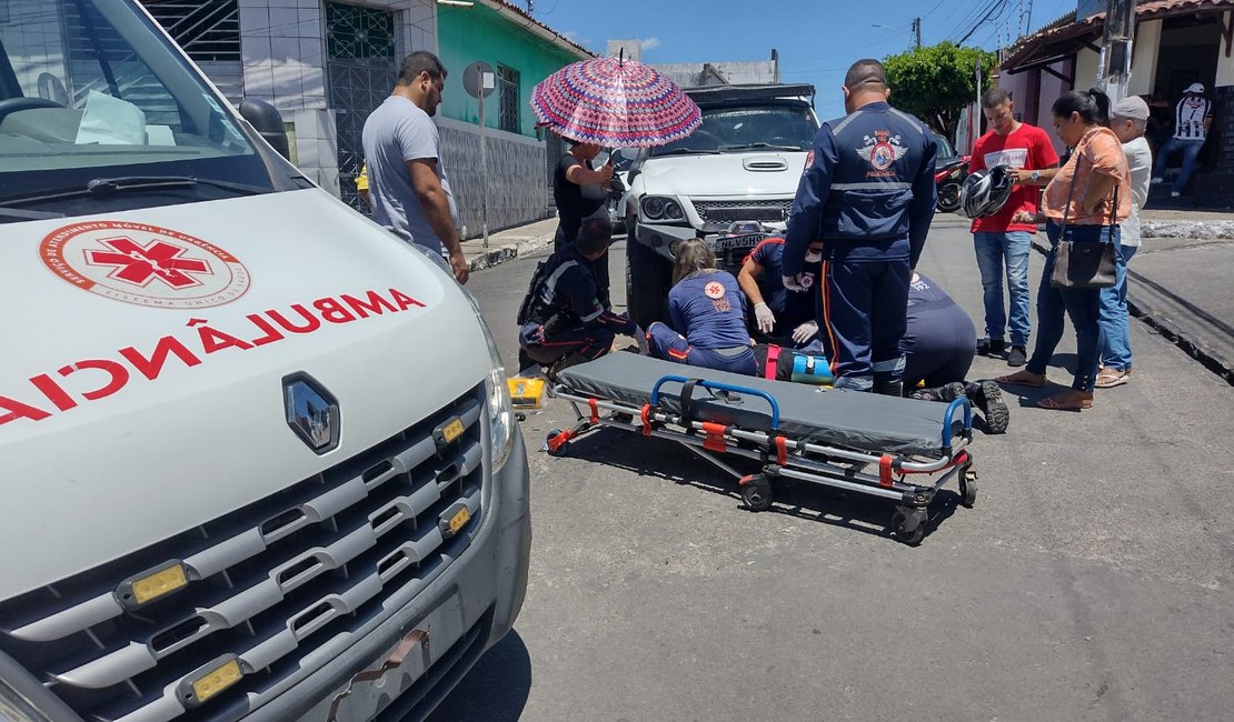 Motorista ignora sinalização e motociclista fica ferido em batida no Alto do Cruzeiro
