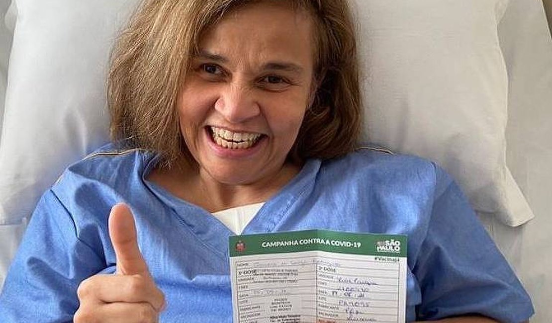 Claudia Rodrigues é internada para voltar tratamento suspenso com a vacina
