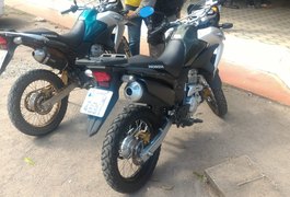 Polícia apreende motocicleta e encontra clone do veículo em residência