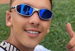 Influencer de 27 anos morre atropelado por caminhão após cair da garupa de moto