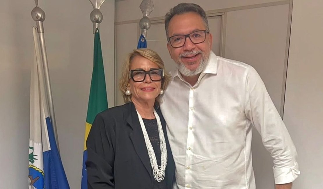 Mãe de Flávio Bolsonaro é suplente de alvo da Polícia Federal no Rio de Janeiro