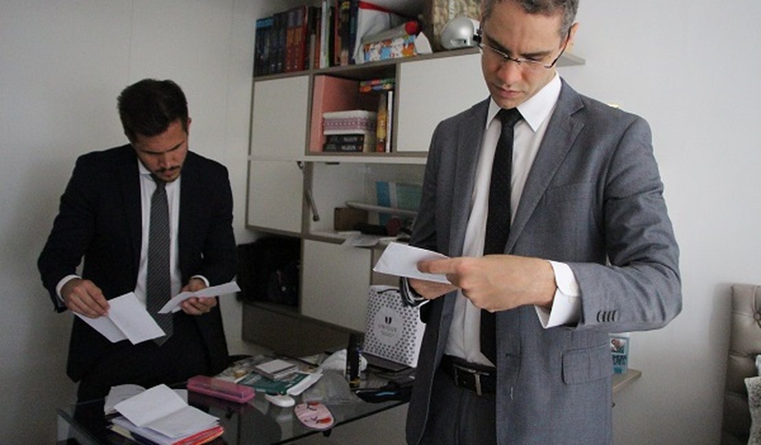 Médicos são denunciados por exercício ilegal da profissão