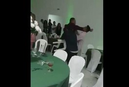 Vídeo. Empresa serve 'miojo' durante jantar de formatura e causa confusão entre formandos