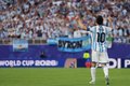 Messi faz três gols, alcança marca histórica e Argentina vence Argélia na estreia da Copa