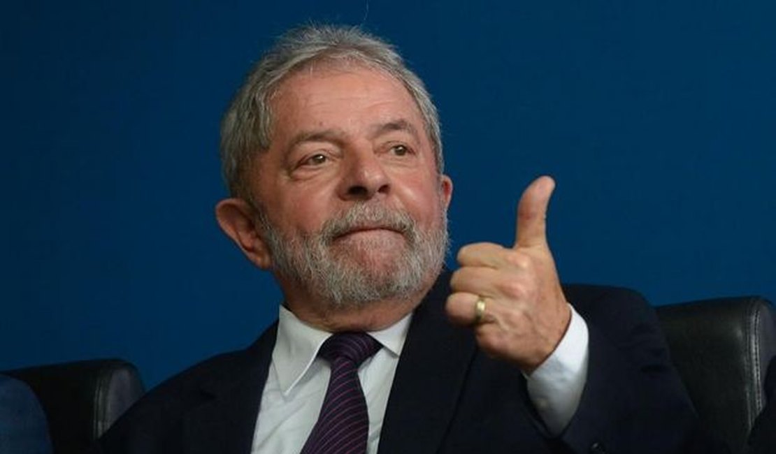 'Ainda estou no jogo', diz Lula após condenação