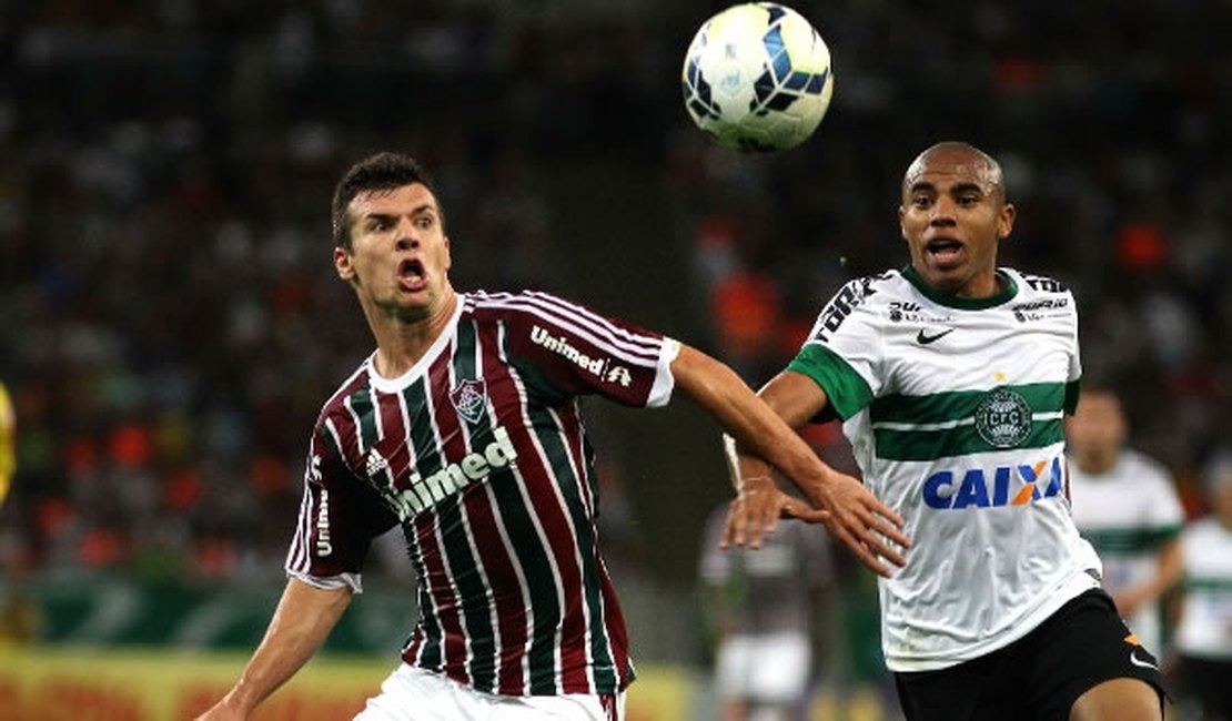 Coritiba vence Fluminense e sai da zona de rebaixamento