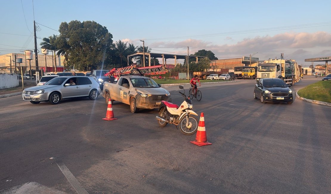Colisão entre carro e moto deixa motociclista ferido em Arapiraca