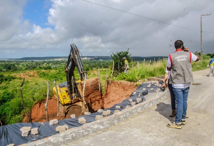 Reconstruir Penedo inicia recuperação de trecho da Rodovia Mário Freire Leahy