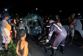 Colisão entre carro e moto deixa motociclista ferido no Bairro Massaranduba, em Arapiraca