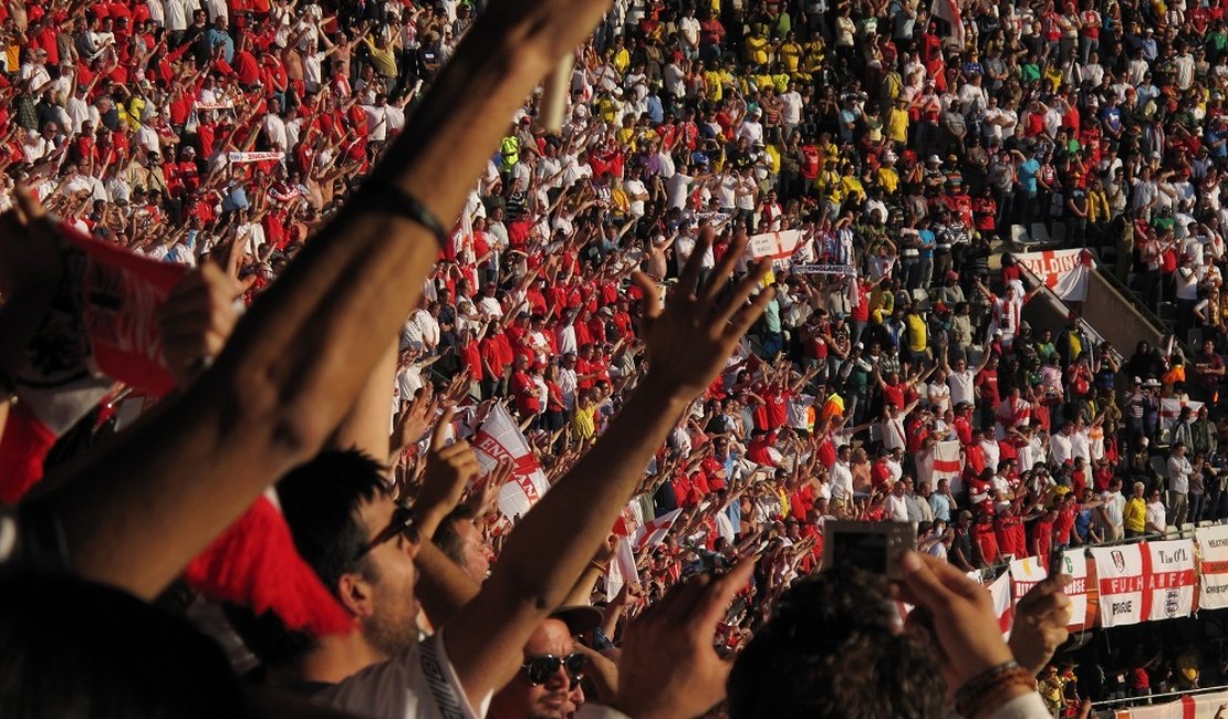 Fifa multa federações de futebol por cantos homofóbicos de torcida