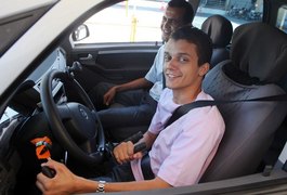 Proposta obriga autoescola a oferecer veículos adaptados para pessoas com deficiência