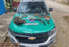 Homem é preso com três espingardas e materiais de caça no interior de Alagoas