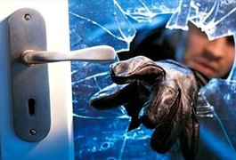 Criminosos invadem residências e realizam furtos, no bairro Massaranduba, em Arapiraca