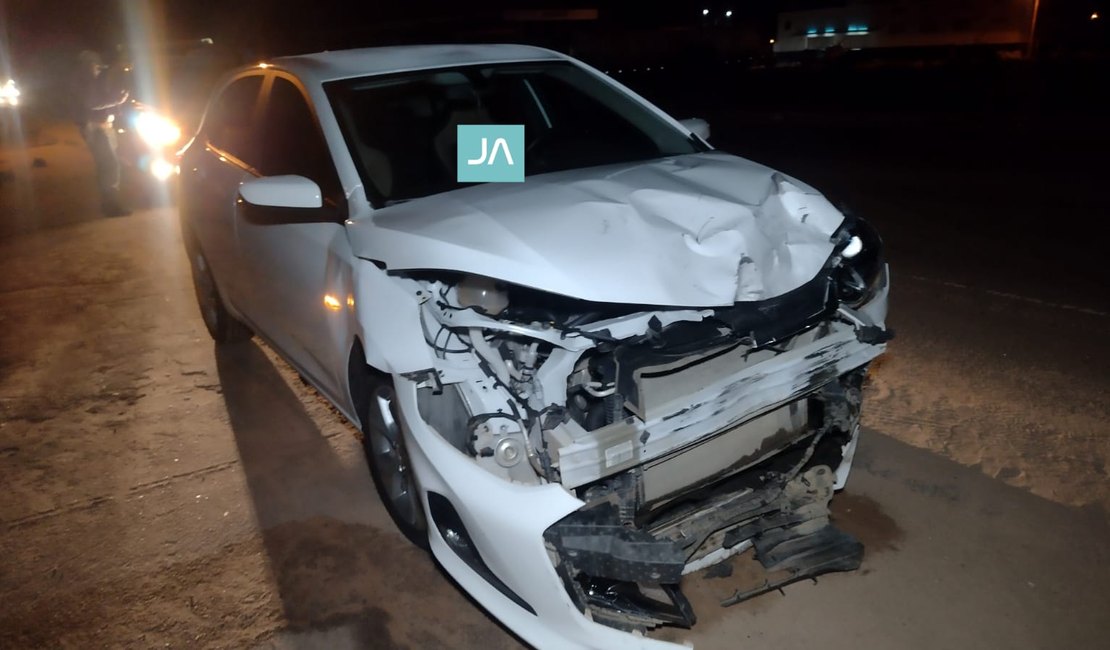 Carro bate de frente com moto e casal fica ferido na zona rural de Arapiraca