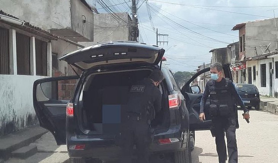 Ação policial resgata adolescente e prende homem por estupro de vulnerável, em AL