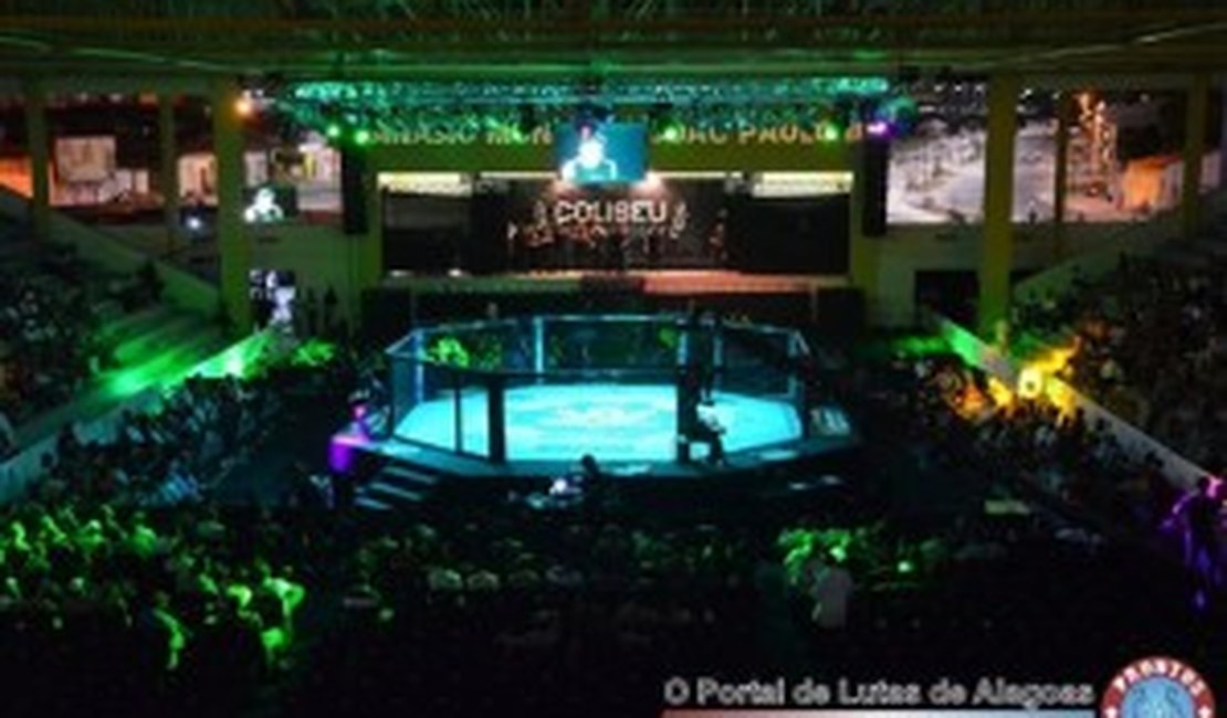 Coliseu Extreme Fight VII realiza pesagem oficial na praia de Pajuçara