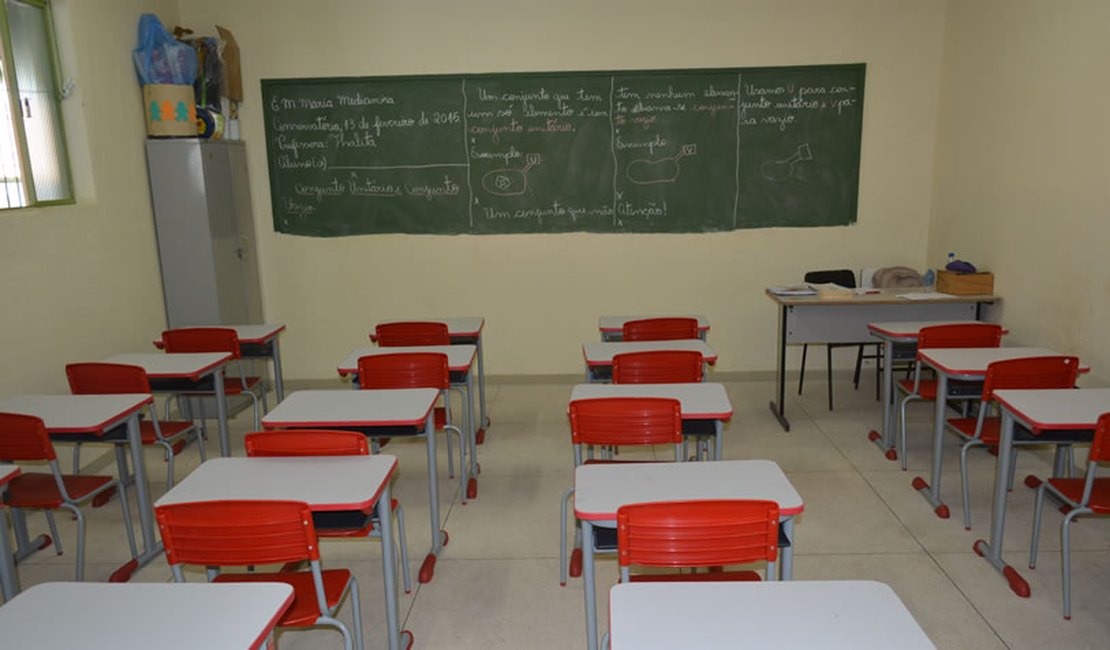 Ladrões invadem escola e levam geladeira e botijão de gás