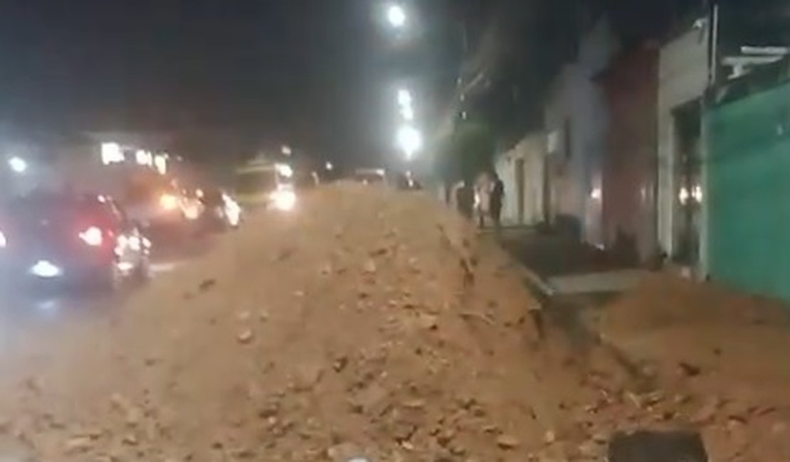 Motociclista fica ferido após cair ao passar sobre monte de barro em Arapiraca