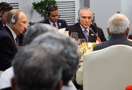 'Brasil começa a entrar nos trilhos', diz Temer em reunião de cúpula do Brics