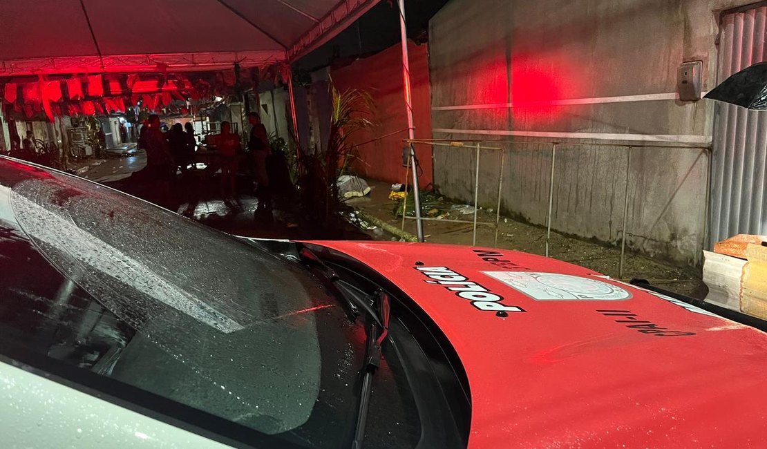 Jovem assassinado a tiros no bairro Planalto estava indo para festa; tiroteio também deixou um ferido
