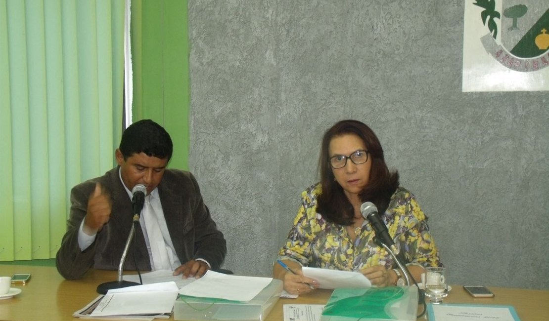 Vereador de Arapiraca cobra sinalização vertical em avenidas da cidade