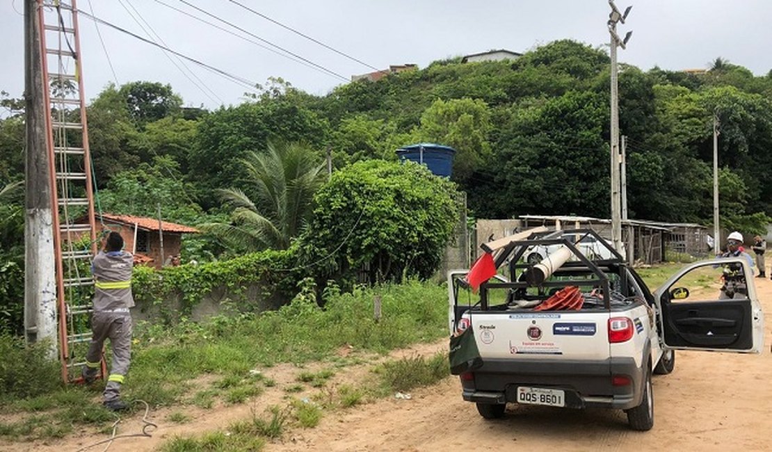 Criança morre eletrocutada em poste no Riacho Doce, região Norte de Maceió