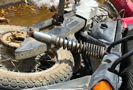 Agentes da SMTT encontram moto com queixa de roubo/furto abandonada no Centro de Arapiraca