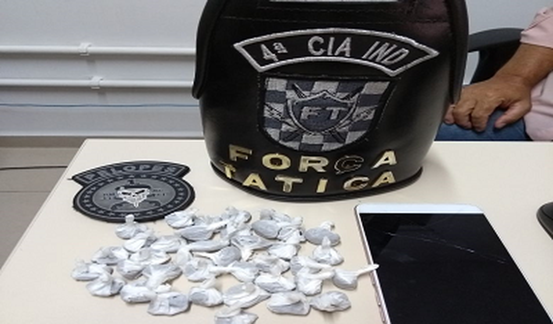 Após denúncia anônima, militares apreendem drogas em um bar de Atalaia