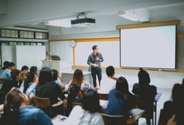 Pesquisa aponta que mais estudantes pensam em desistir dos estudos