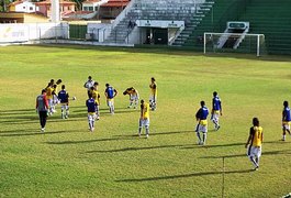 Jogadores que não foram ao rio participaram de um jogo treino