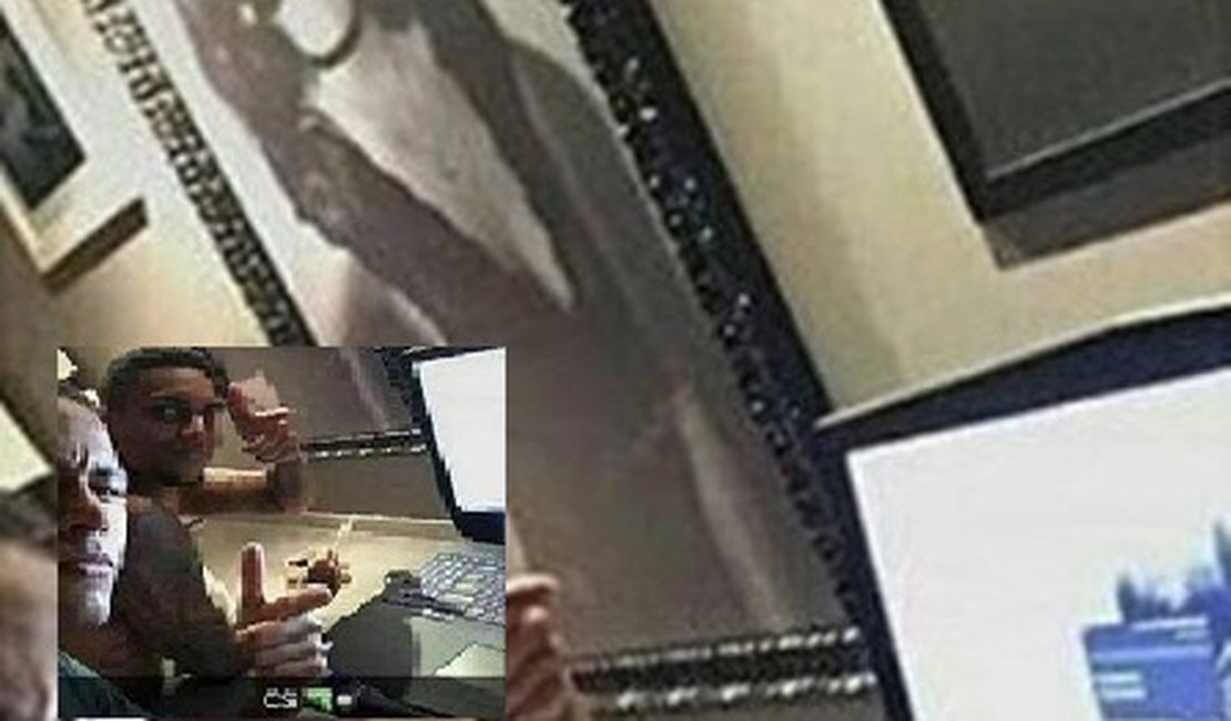 Post de Neymar revela quadro de Marquezine na parede da sala