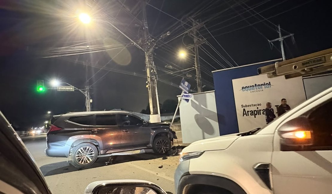 Mulher e criança ficam feridas após motorista avançar sinal e causar acidente em Arapiraca