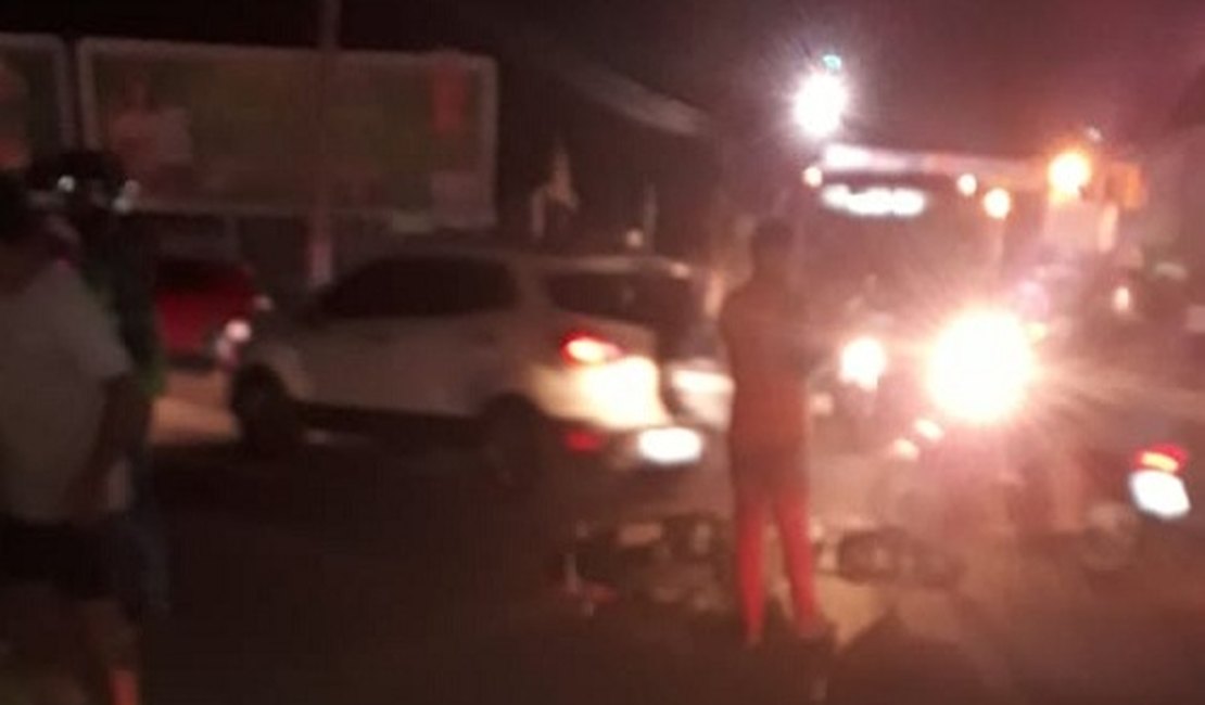 Casal e criança ficam feridos em colisão entre motos na AL-220, em Arapiraca