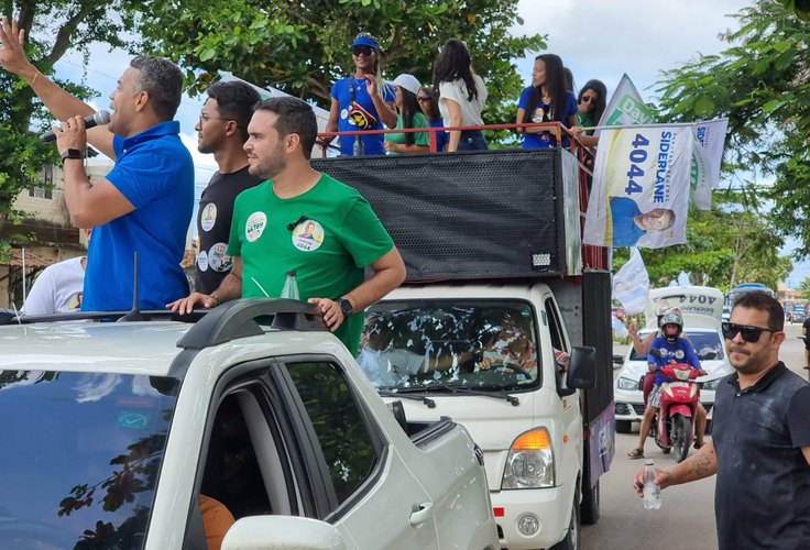 Siderlane Mendonça e Davi Maia fazem carreata, no Benedito Bentes