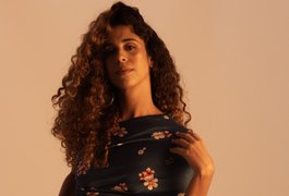 Llari leva novo show inédito para o Teatro Homerinho
