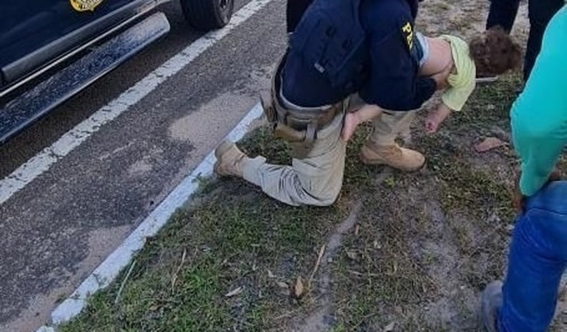 Vídeo. Agentes da PRF salvam menino de um ano que estava engasgado