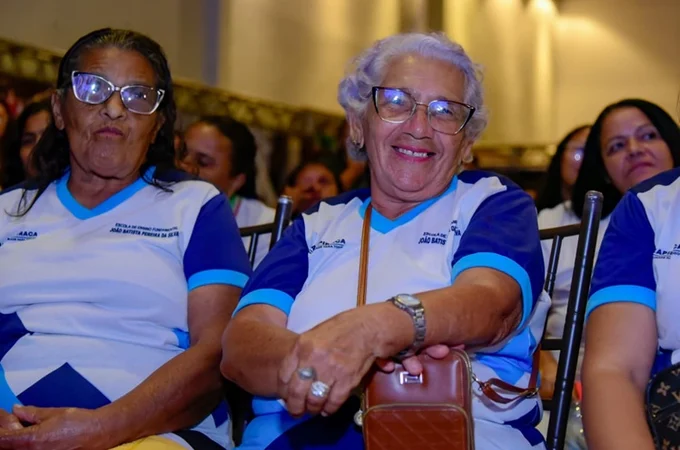 Poesia em Movimento celebra talentos da EJA em espetáculo no Planetário de Arapiraca