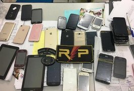 Operação prende dois suspeitos de receptação e apreende quatro iPhones e 20 smartphones no Manoel  Teles, em Arapiraca