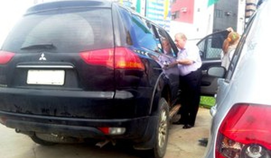 Ladrões levam pistola do carro do genro do secretário de Defesa Social