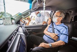 Idosos entre 68 e 71 anos começam a ser vacinados nesta quarta-feira (24)