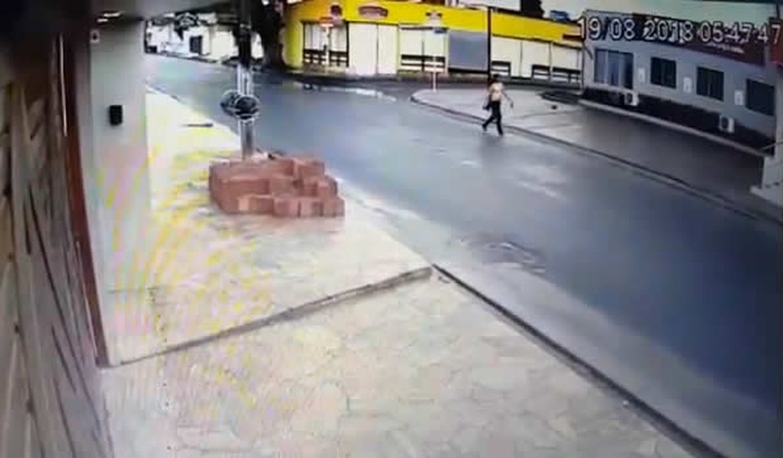 Vídeo. Polícia prende suspeito de depredar e invadir empresa em Arapiraca